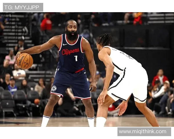 篮网与火箭在NBA夏季联赛中激战正酣年轻球员展现无限潜力与激情